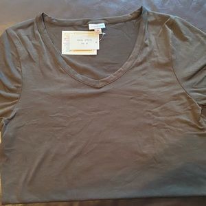 Medium LuLaRoe Iris Tee NWT